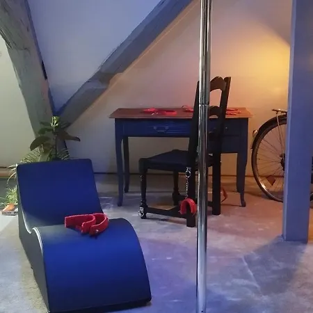 Loveroom Theme Cinema דירה *